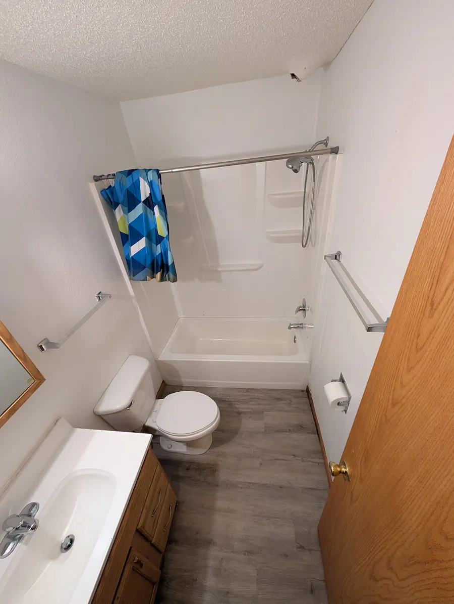 Professionally cleaned bathroom in Fargo, ND apartment